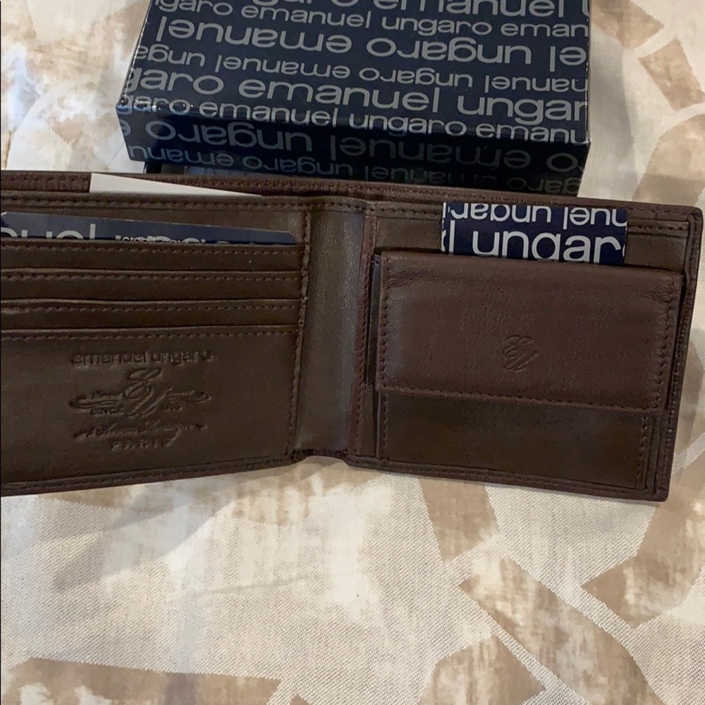 Men’s brown leather wallet